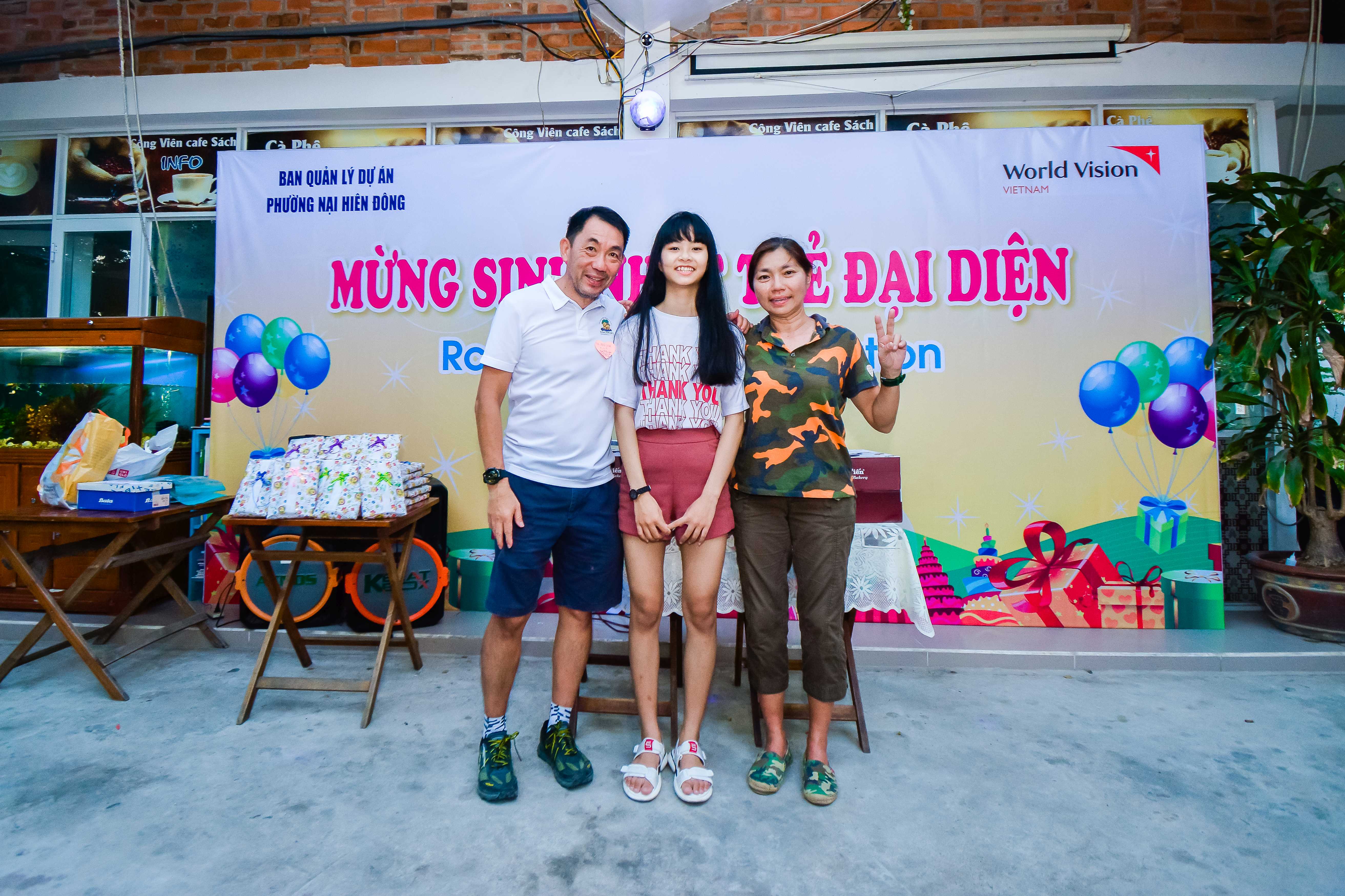 Tuck Meng and Spring with a local child at the evening session