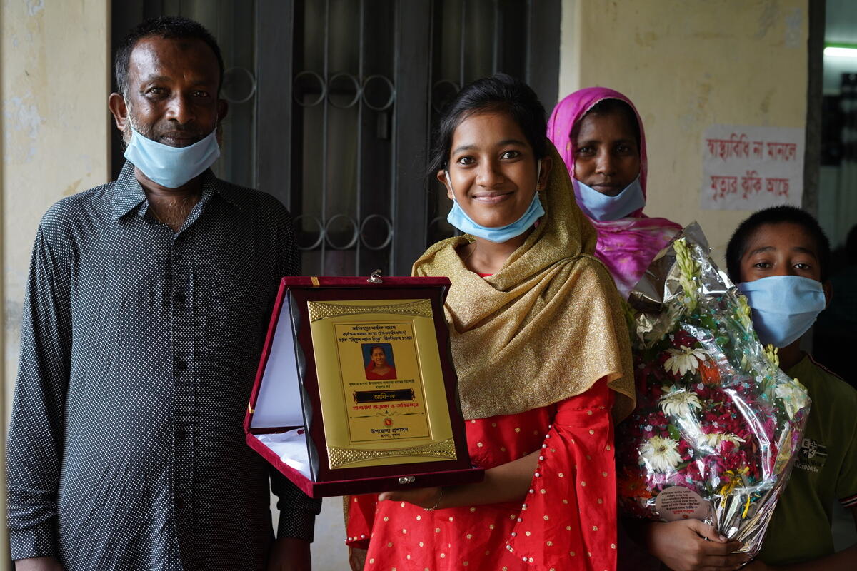 Akhi and her family OCHA award