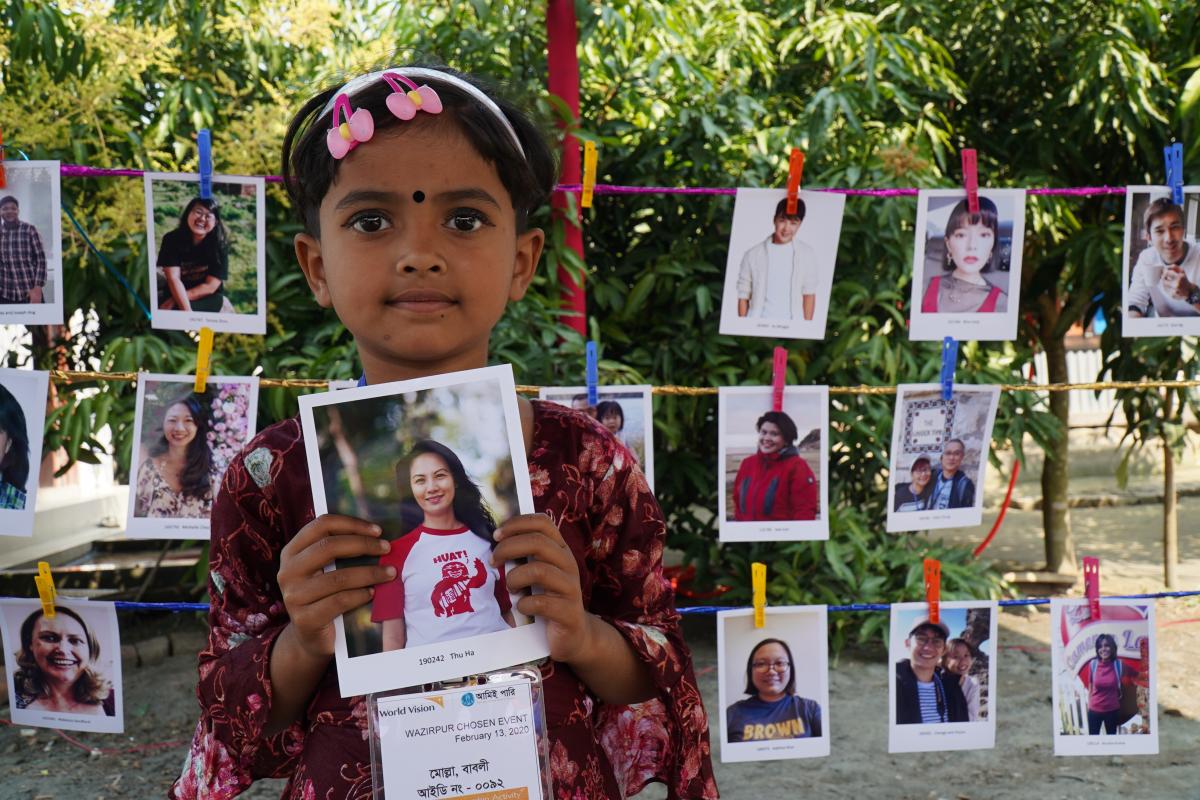 Bably, the child that chose Thu Ha to be her sponsor.