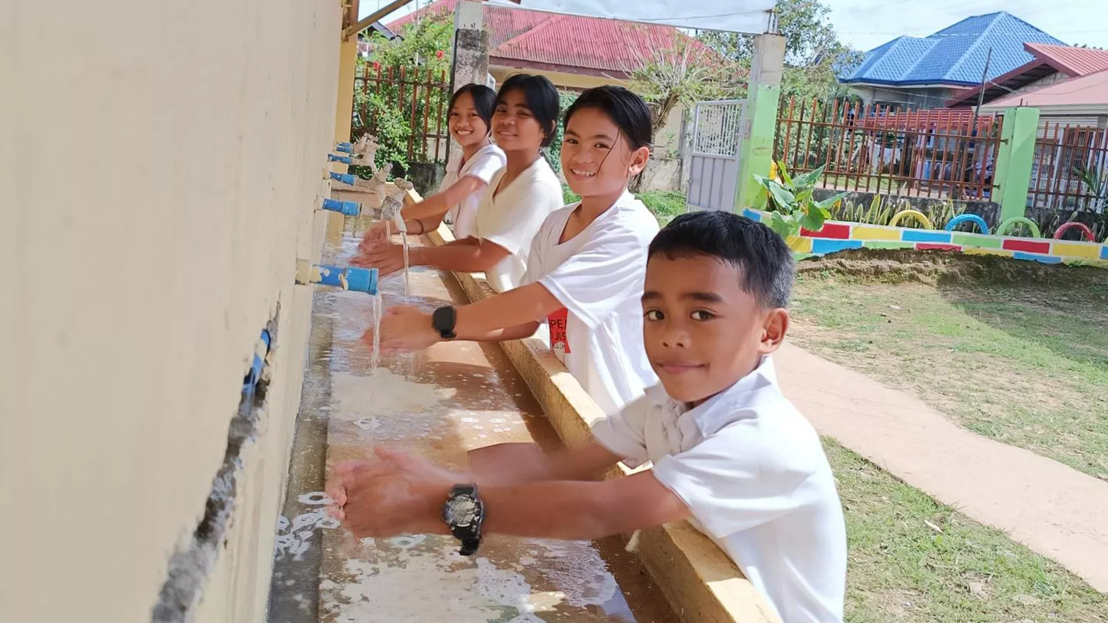 Children in Bohol, Philippines having access to clean water