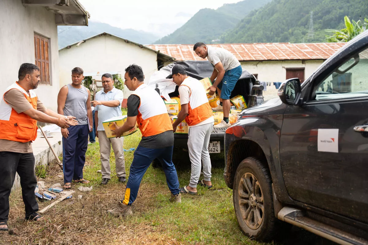 Nepal flash floods response - providing food assistance