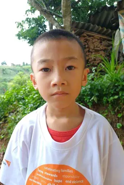 Child Greeting Photo