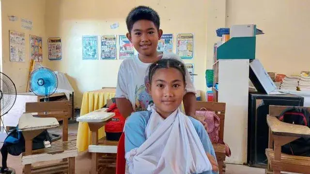 children learning about first aid in Antique Philippines